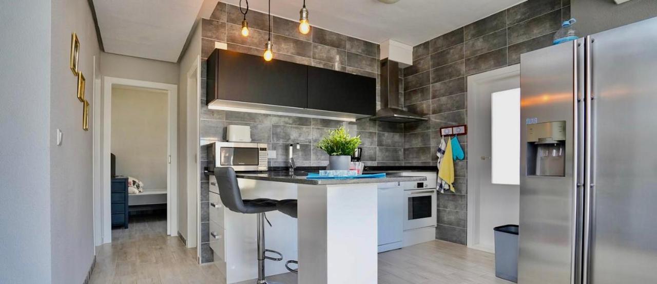 Three Bedroom Top Apartment By The Beach 산타 폴라 외부 사진