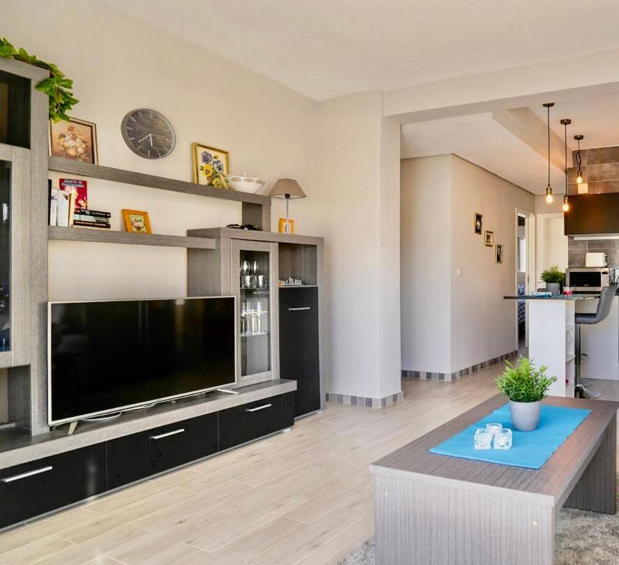 Three Bedroom Top Apartment By The Beach 산타 폴라 외부 사진