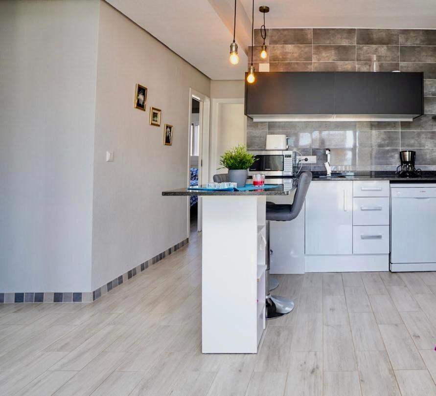 Three Bedroom Top Apartment By The Beach 산타 폴라 외부 사진
