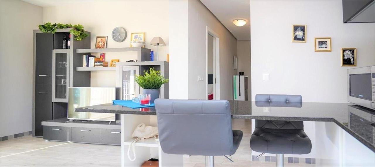 Three Bedroom Top Apartment By The Beach 산타 폴라 외부 사진